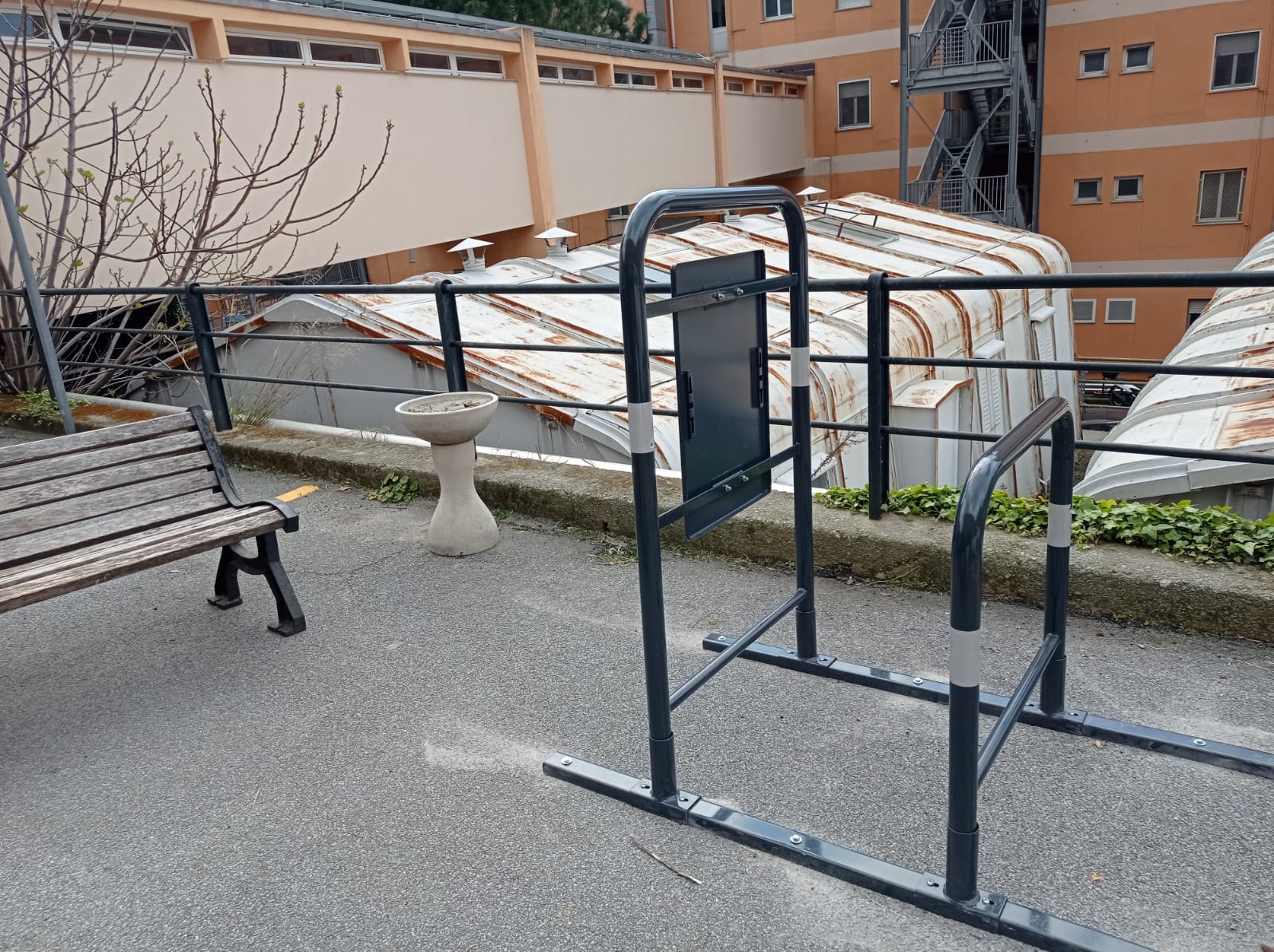 immagine cicloposteggio Ospedale Micone - ingresso